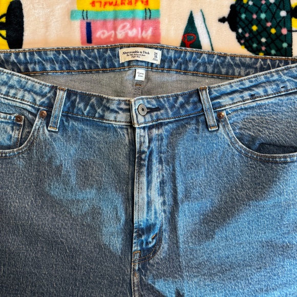 Abercrombie & Fitch The ‘90s Relaxed Jean High Rise Curve Love Medium Wash - Picture 9 of 9